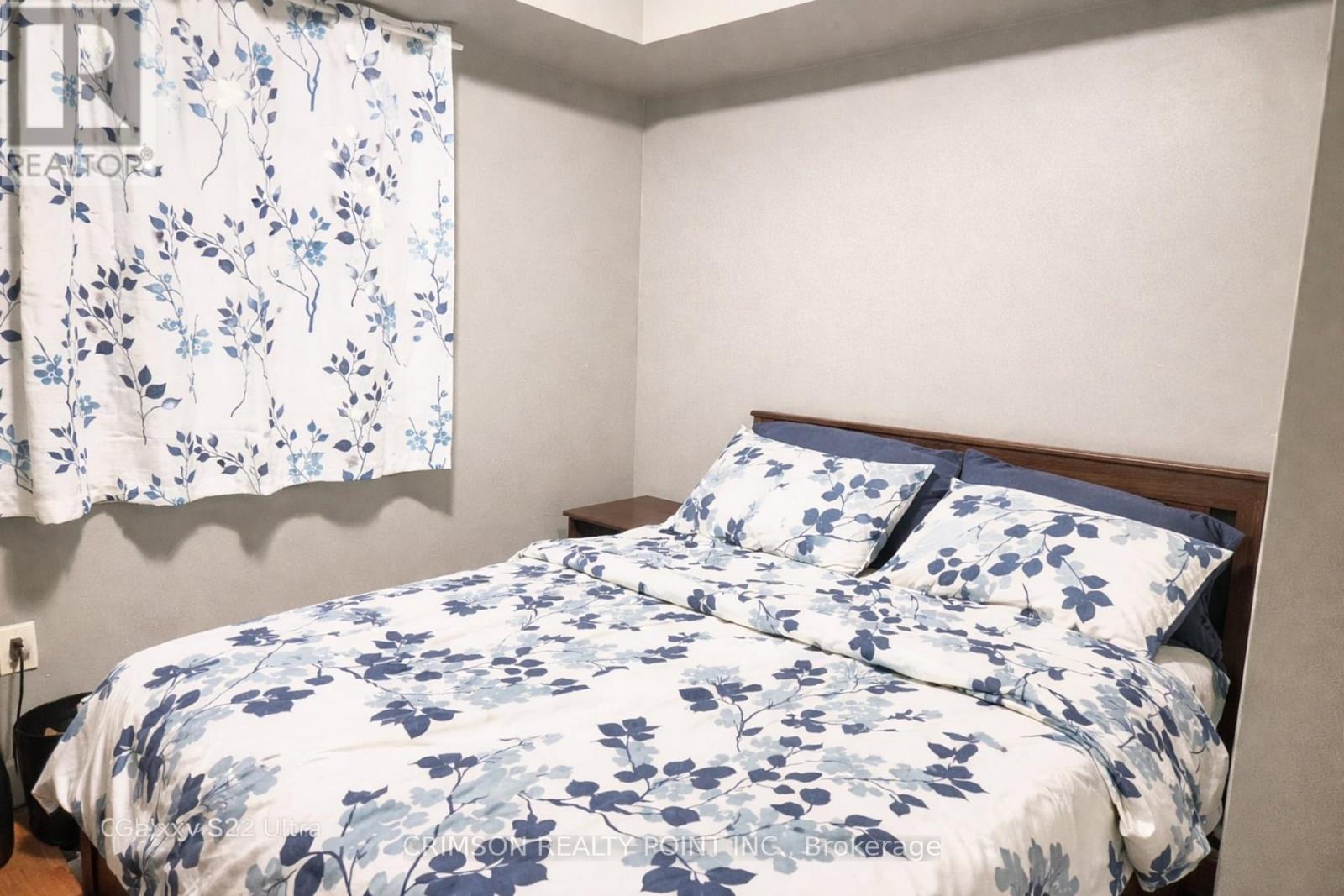 5b Hobden Place, Toronto, Ontario  M9R 3R6 - Photo 12 - W12853104