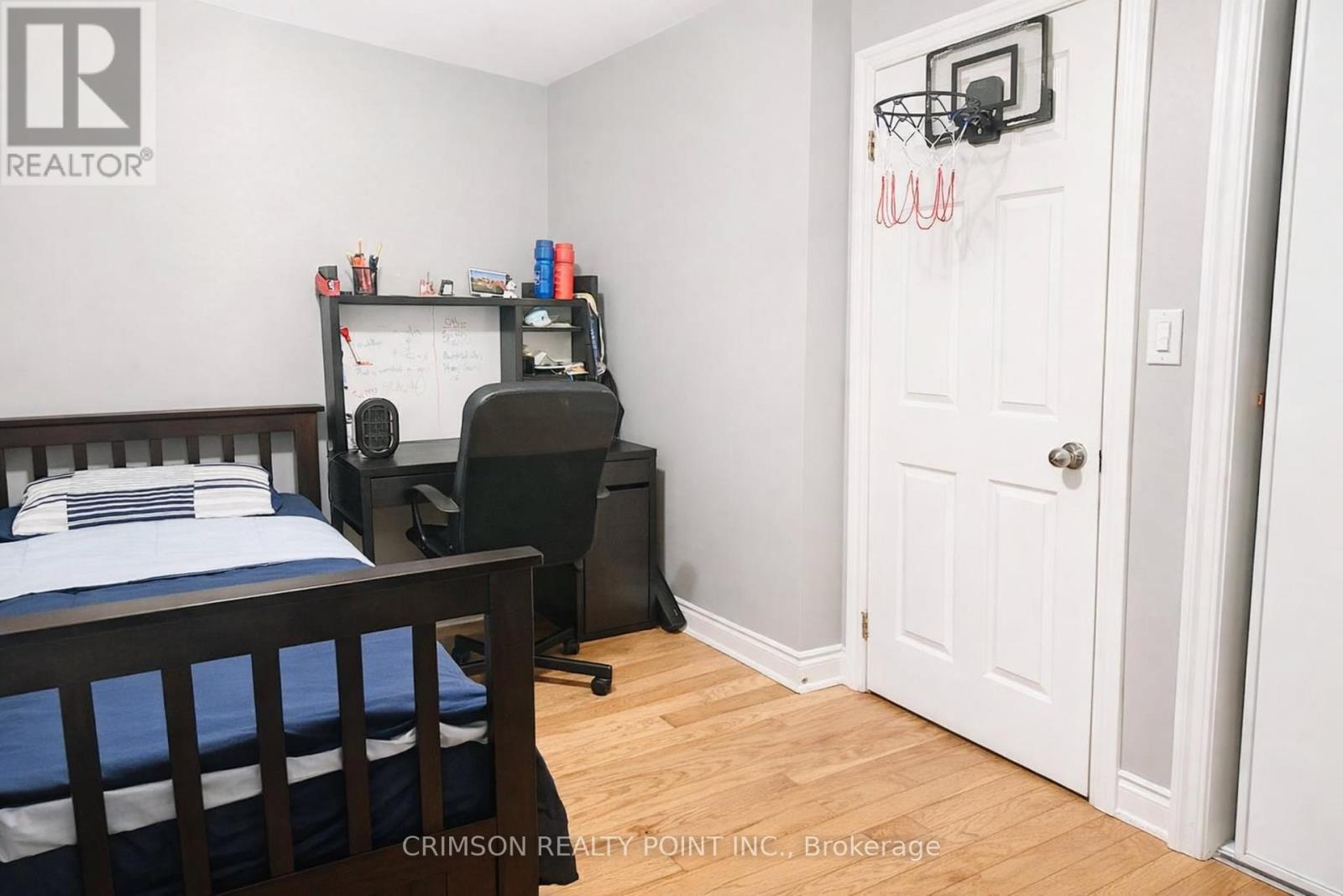 5b Hobden Place, Toronto, Ontario  M9R 3R6 - Photo 15 - W12853104