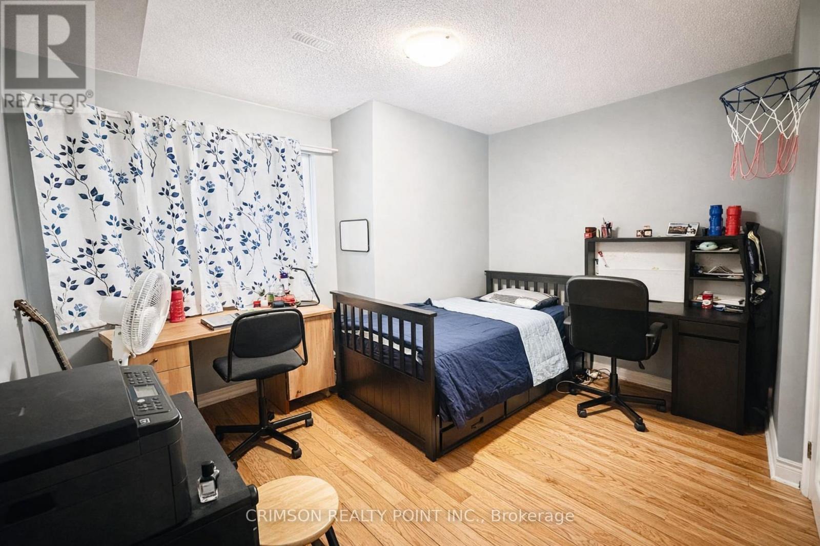 5b Hobden Place, Toronto, Ontario  M9R 3R6 - Photo 16 - W12853104