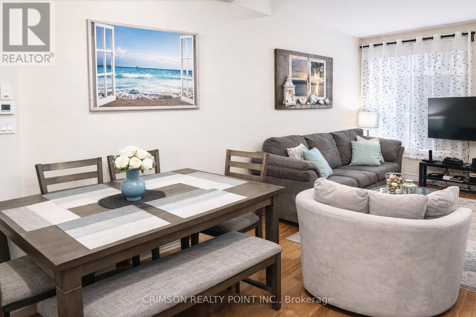 5b Hobden Place, Toronto, Ontario  M9R 3R6 - Photo 5 - W12853104