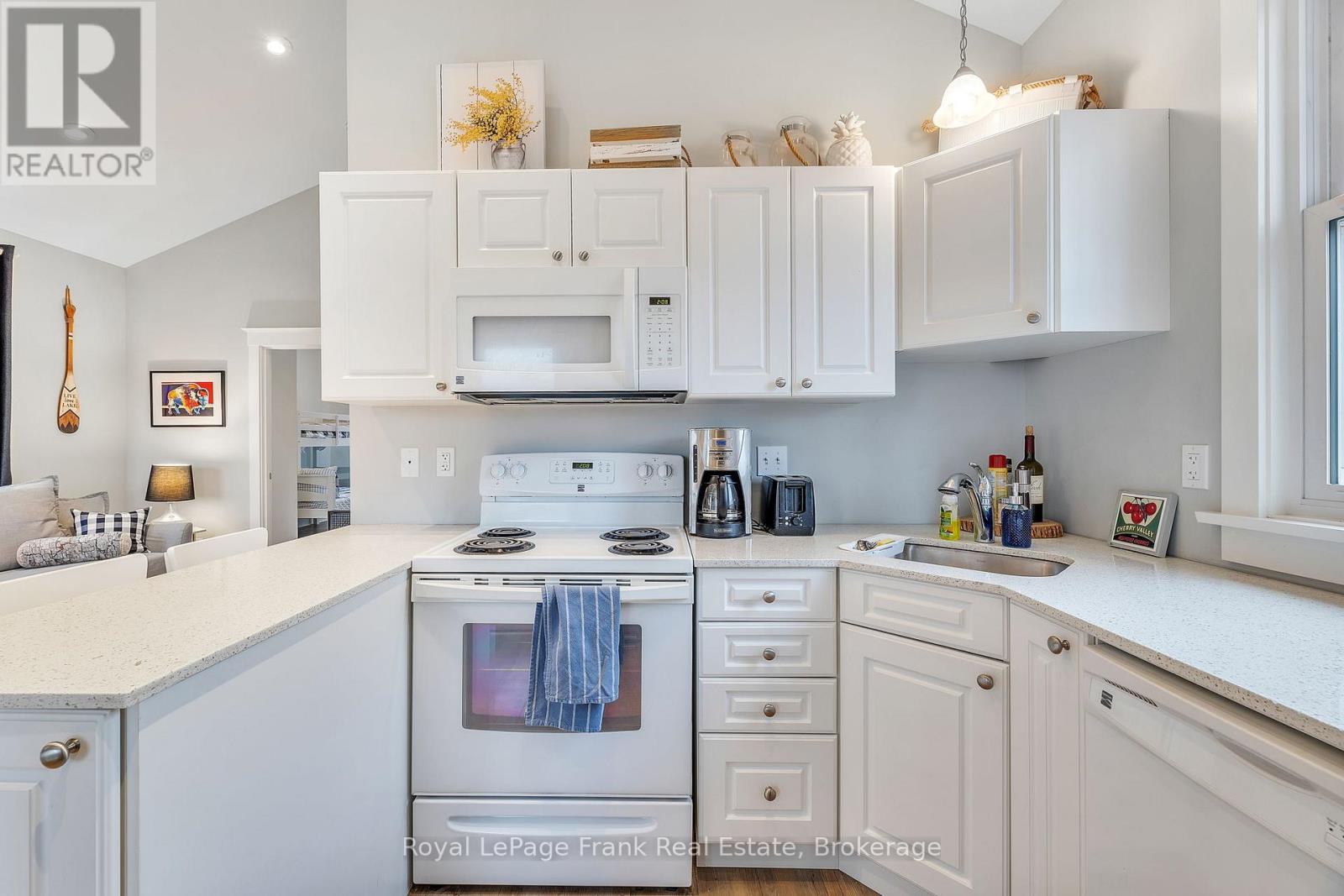 6 Farm View Lane, Prince Edward County, Ontario  K0K 1P0 - Photo 9 - X12498766