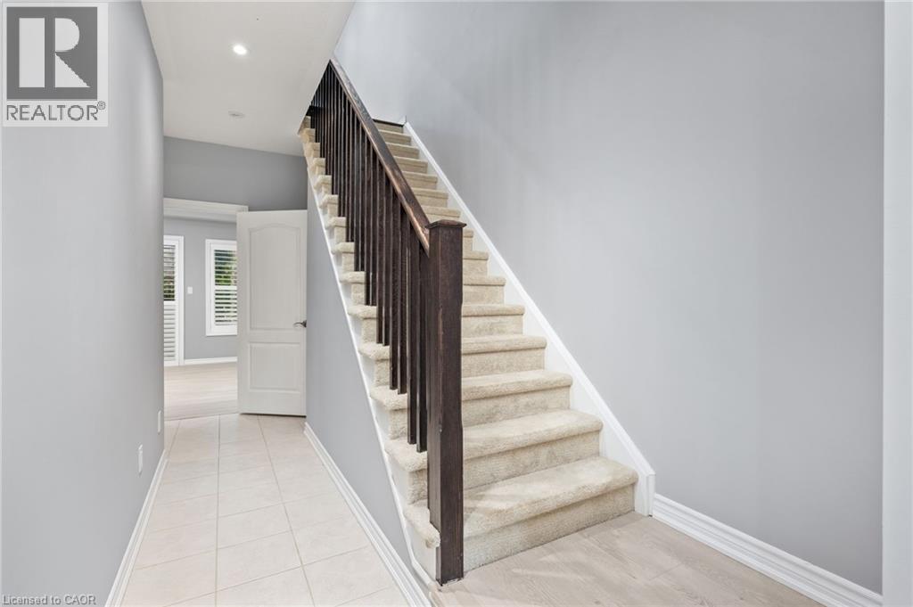 91 Borers Creek Circle, Waterdown, Ontario  L8B 1W3 - Photo 6 - 40804434