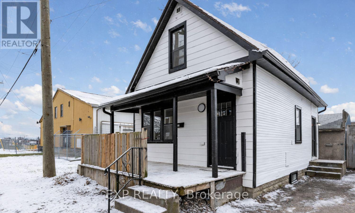 131 Duncan Street, Welland (Lincoln/crowland), Ontario  L3B 2E4 - Photo 2 - X12853072