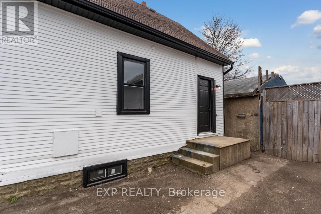 131 Duncan Street, Welland (Lincoln/crowland), Ontario  L3B 2E4 - Photo 6 - X12853072