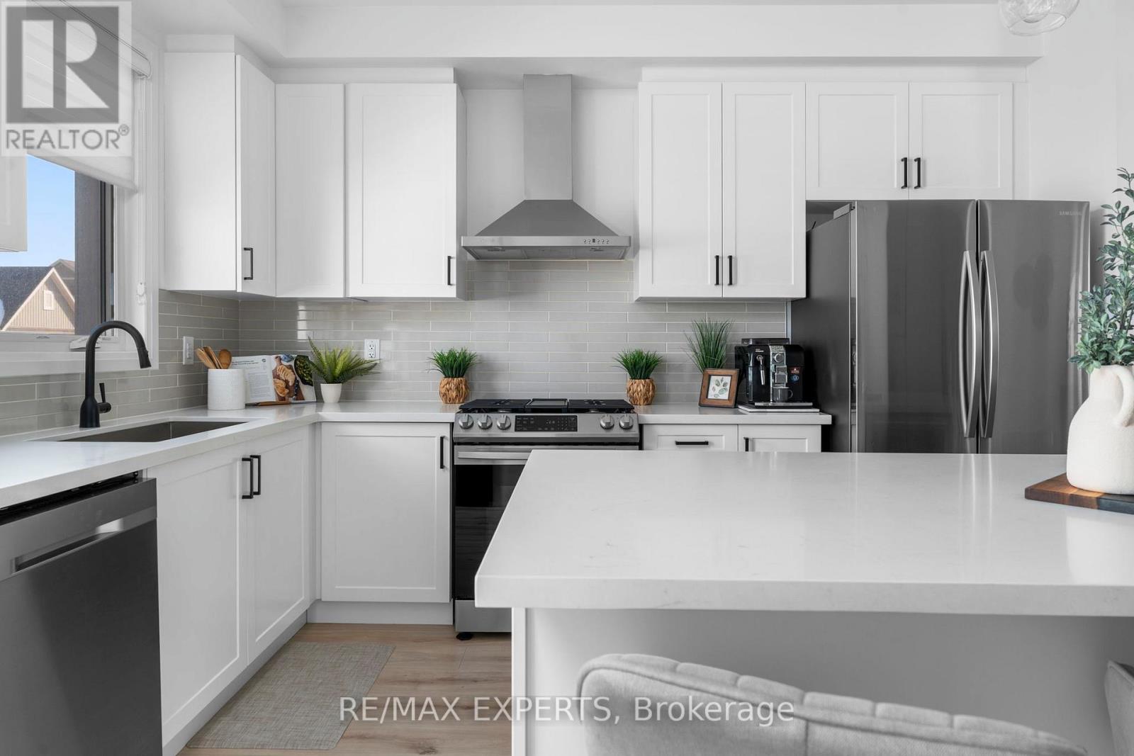 6 Hughes Lane, New Tecumseth, Ontario  L0G 1W0 - Photo 11 - N12852172