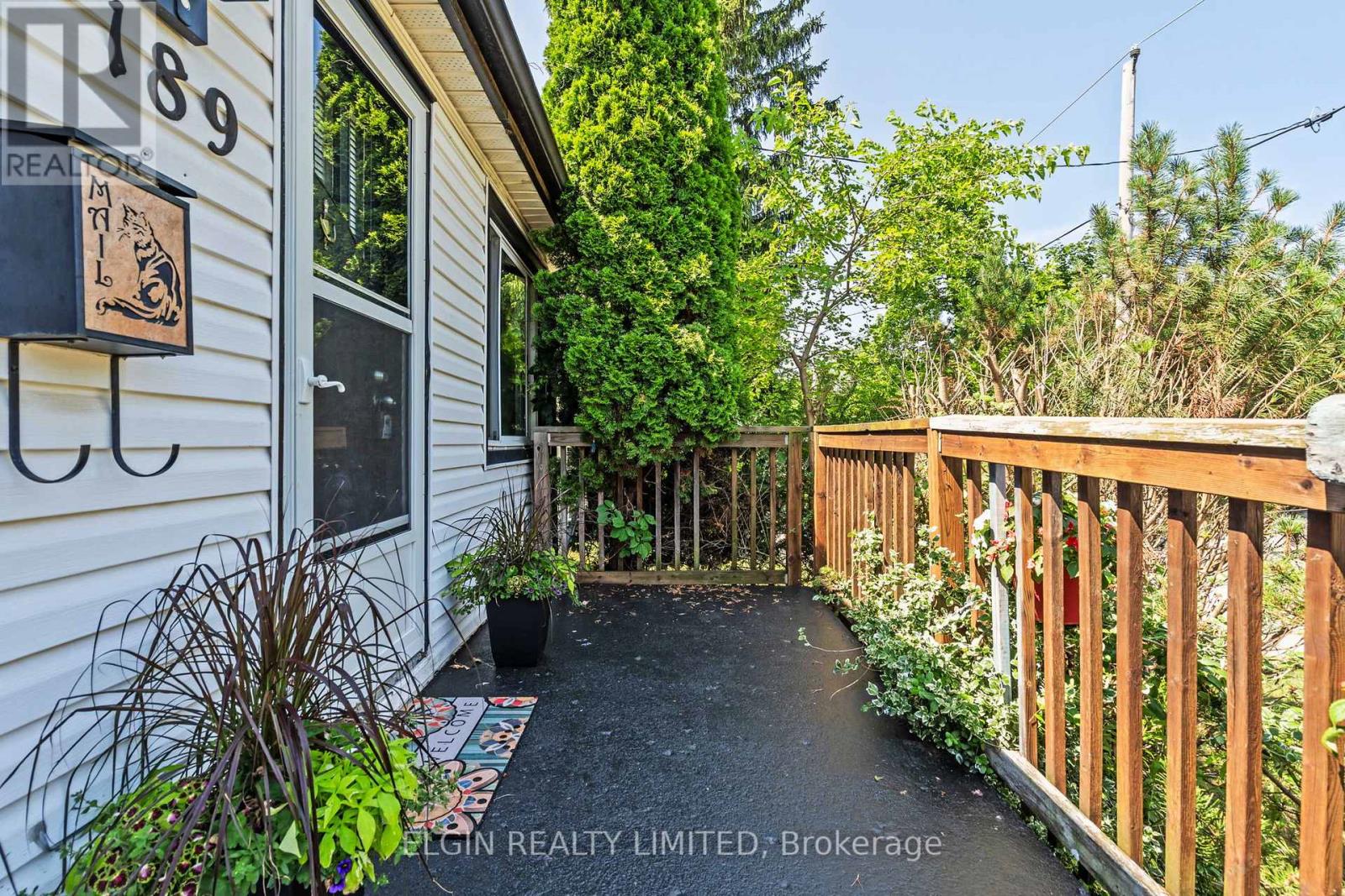 189 Emerson Avenue, London South, Ontario  N5Z 3L5 - Photo 3 - X12853202