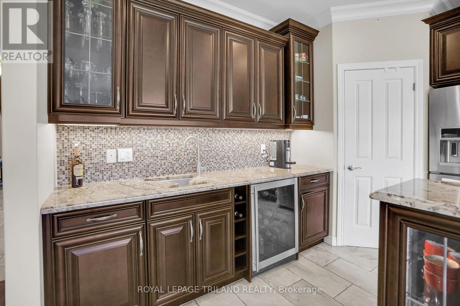 817 Thistleridge Crescent, London South, Ontario  N6K 0B5 - Photo 10 - X12853220