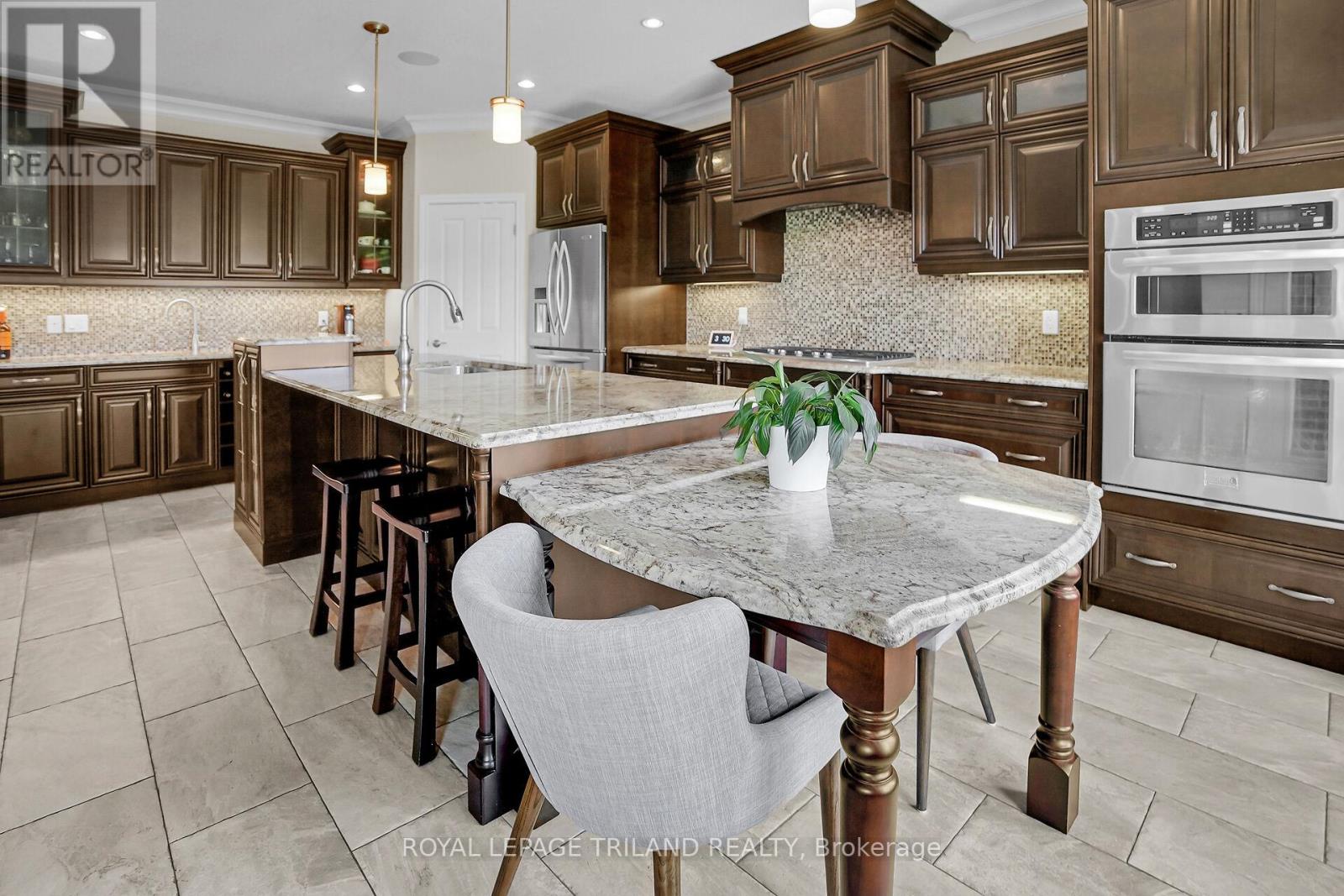 817 Thistleridge Crescent, London South, Ontario  N6K 0B5 - Photo 12 - X12853220