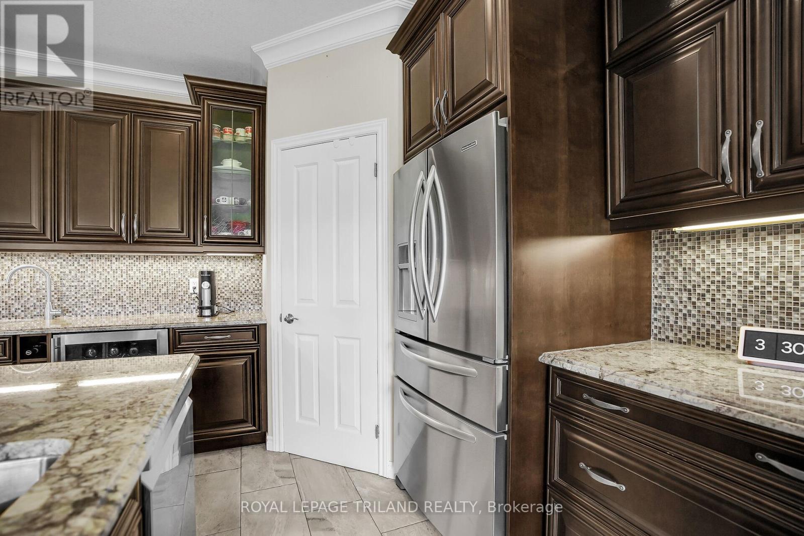 817 Thistleridge Crescent, London South, Ontario  N6K 0B5 - Photo 14 - X12853220