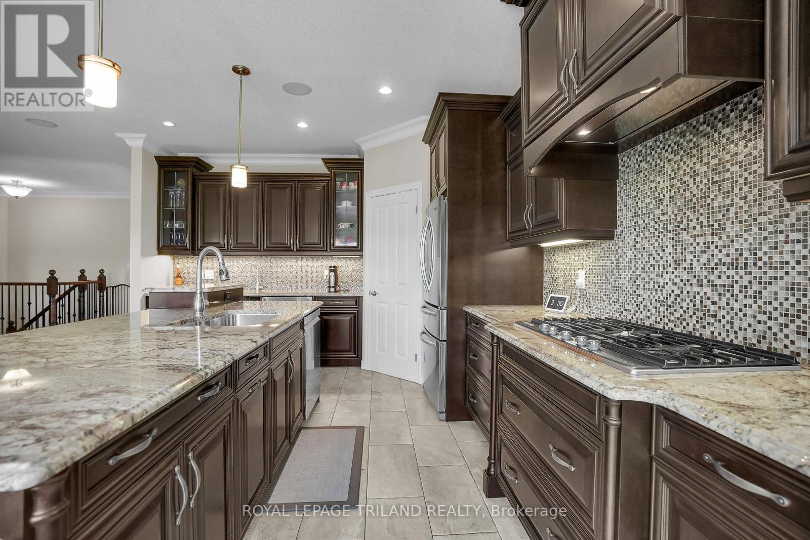 817 Thistleridge Crescent, London South, Ontario  N6K 0B5 - Photo 15 - X12853220