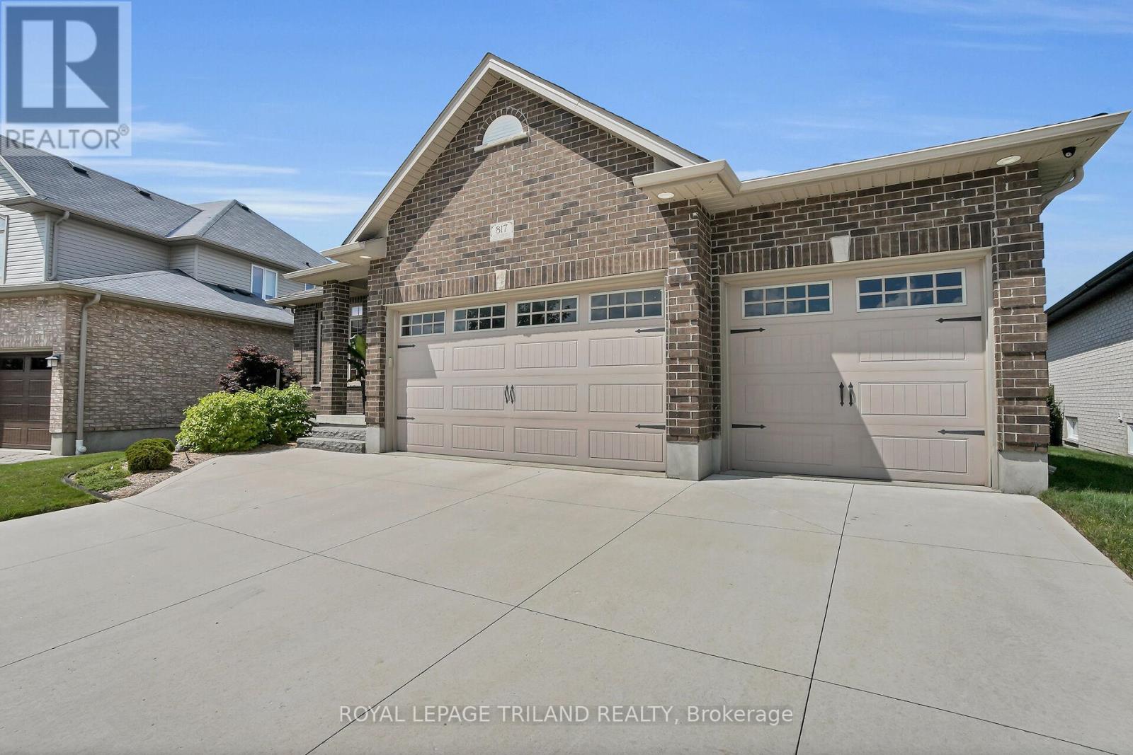 817 Thistleridge Crescent, London South, Ontario  N6K 0B5 - Photo 2 - X12853220