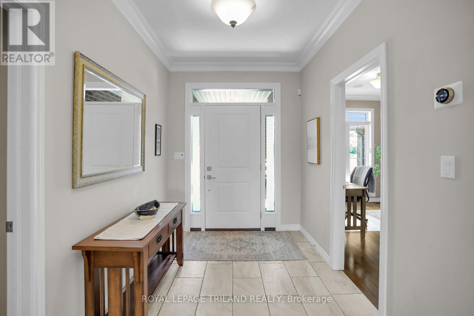 817 Thistleridge Crescent, London South, Ontario  N6K 0B5 - Photo 4 - X12853220