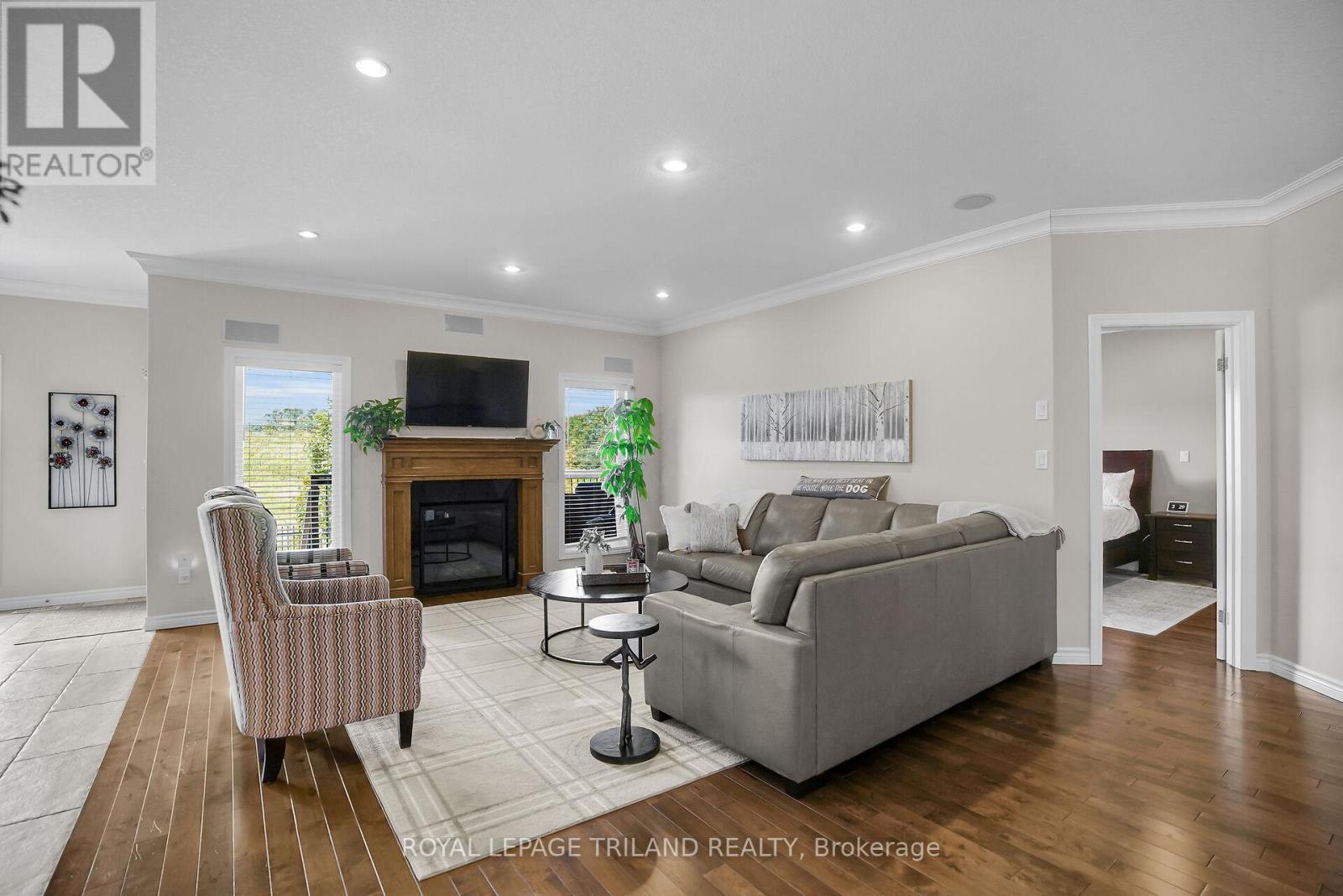 817 Thistleridge Crescent, London South, Ontario  N6K 0B5 - Photo 6 - X12853220