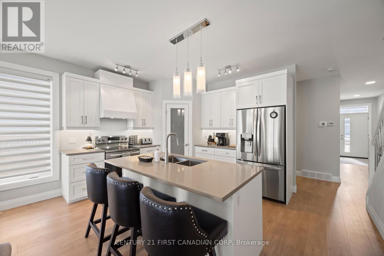 176 King Street, Bluewater, Ontario  N0M 1X0 - Photo 11 - X12853238