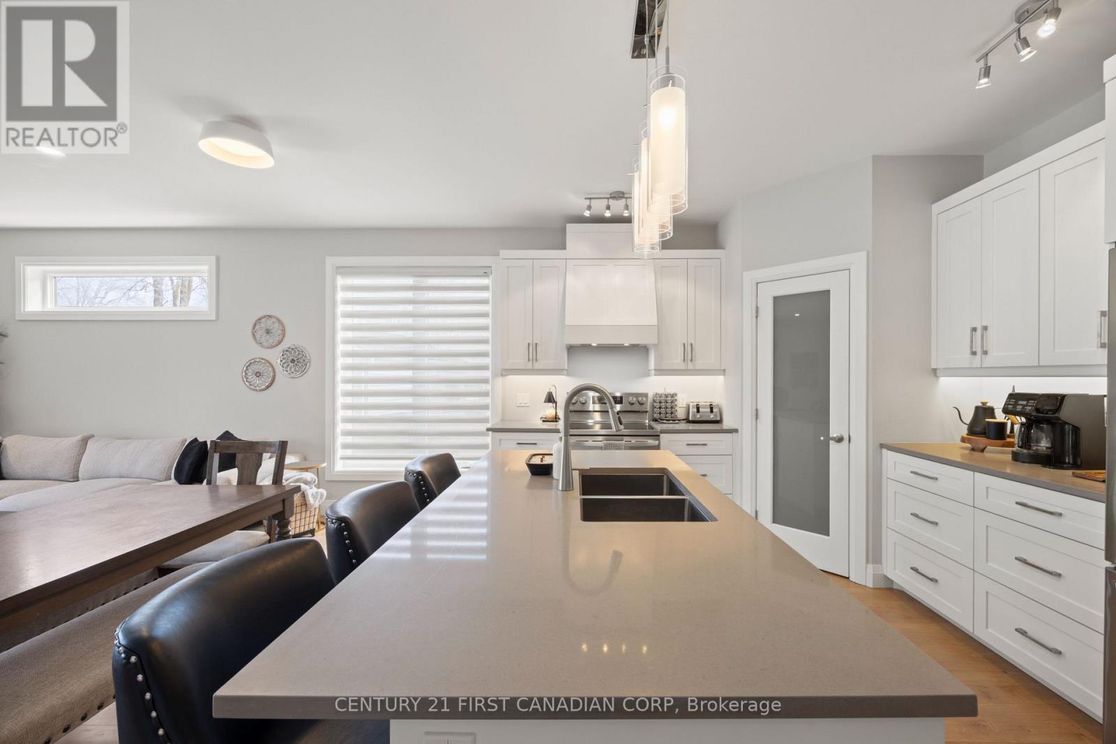 176 King Street, Bluewater, Ontario  N0M 1X0 - Photo 14 - X12853238