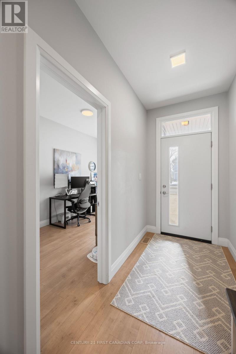 176 King Street, Bluewater, Ontario  N0M 1X0 - Photo 7 - X12853238