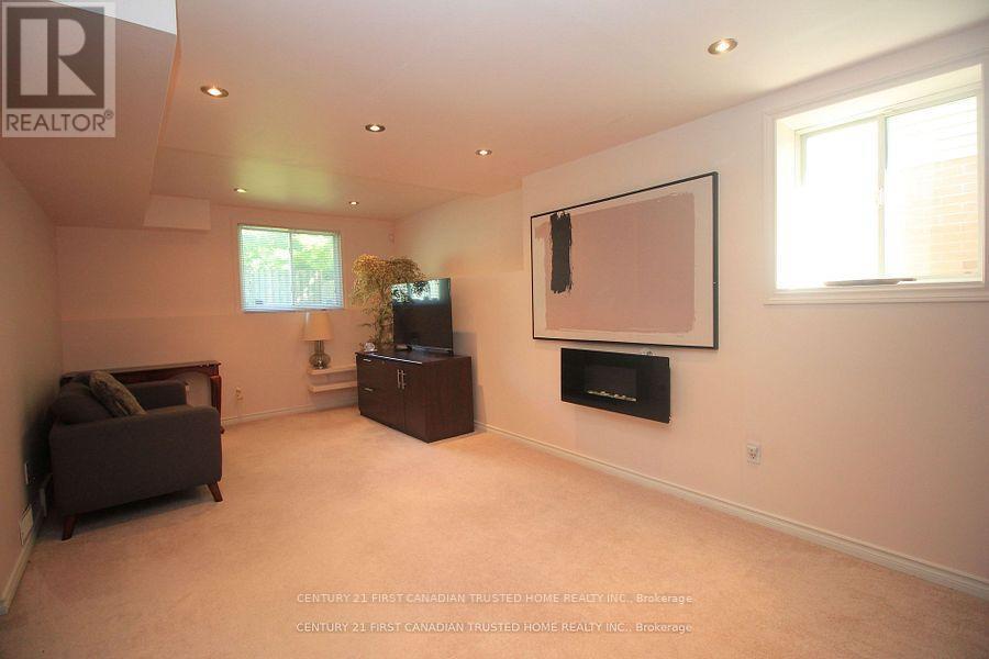 893 Lawson Road, London North, Ontario  N6G 4X4 - Photo 31 - X12853268