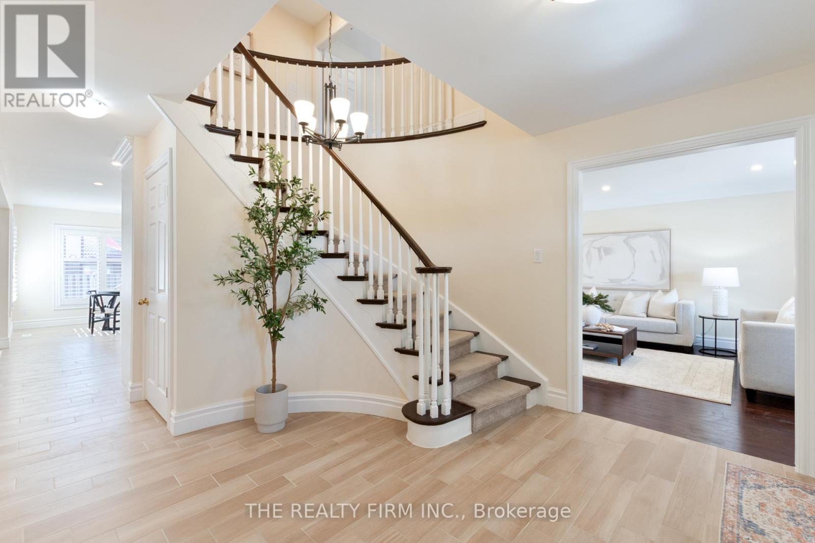 102 Masonville Court, London North, Ontario  N5X 3M5 - Photo 4 - X12853278