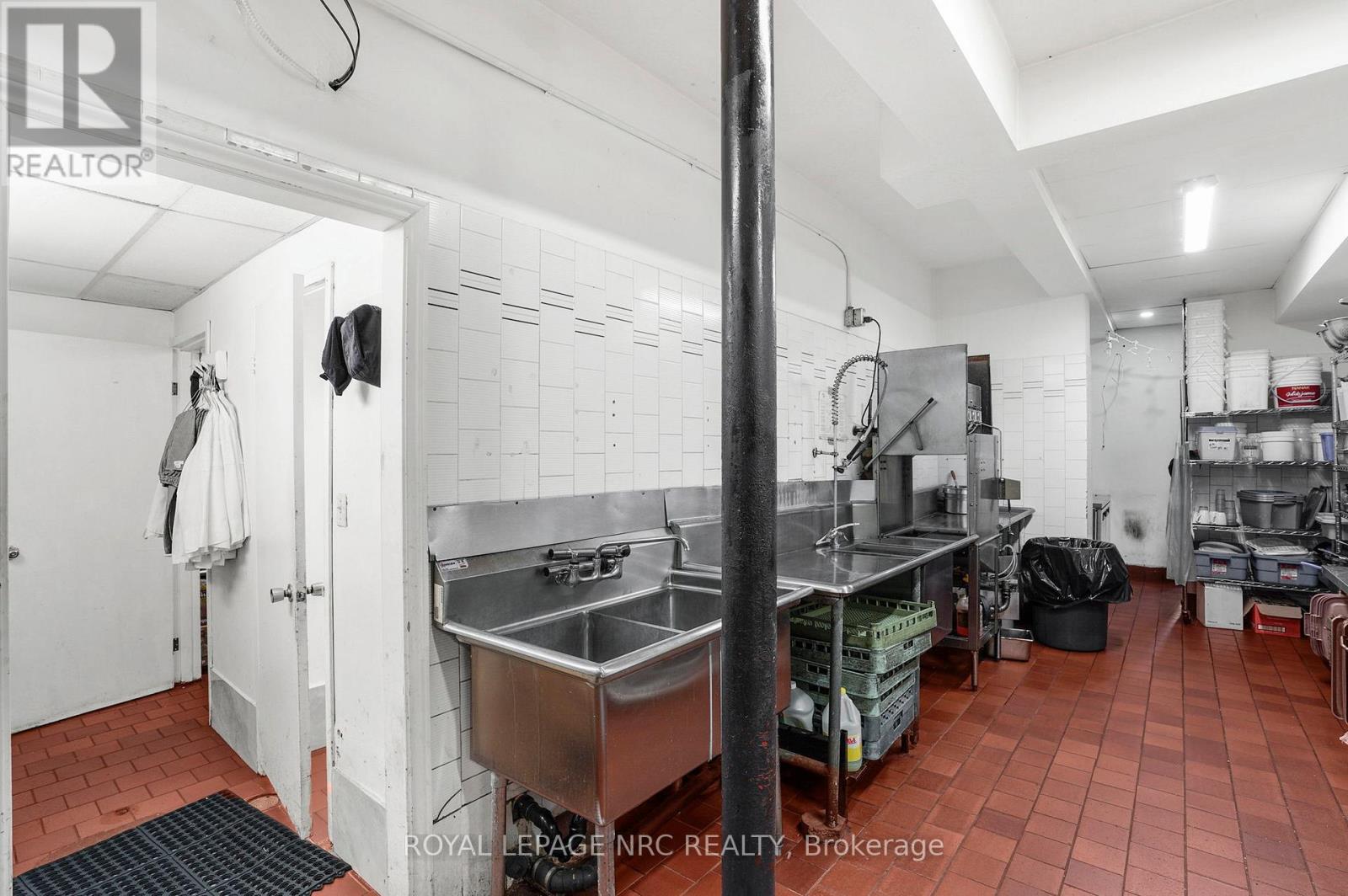 312 Lake Street, St. Catharines, Ontario  L2N 4H4 - Photo 15 - X12853170