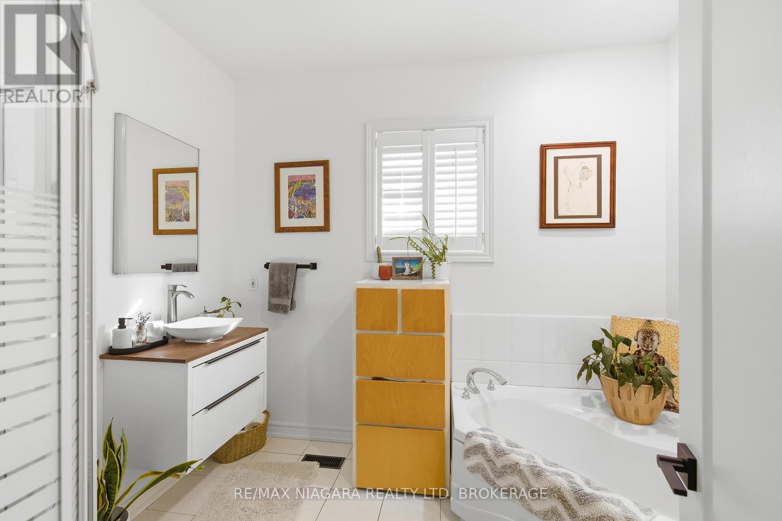 7770 Cameron Court, Niagara Falls, Ontario  L2H 3G9 - Photo 10 - X12853224