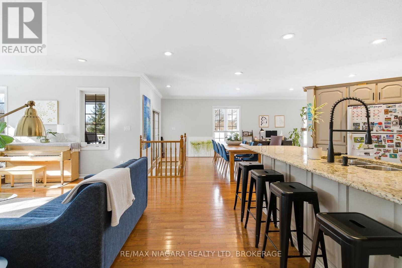 7770 Cameron Court, Niagara Falls, Ontario  L2H 3G9 - Photo 2 - X12853224