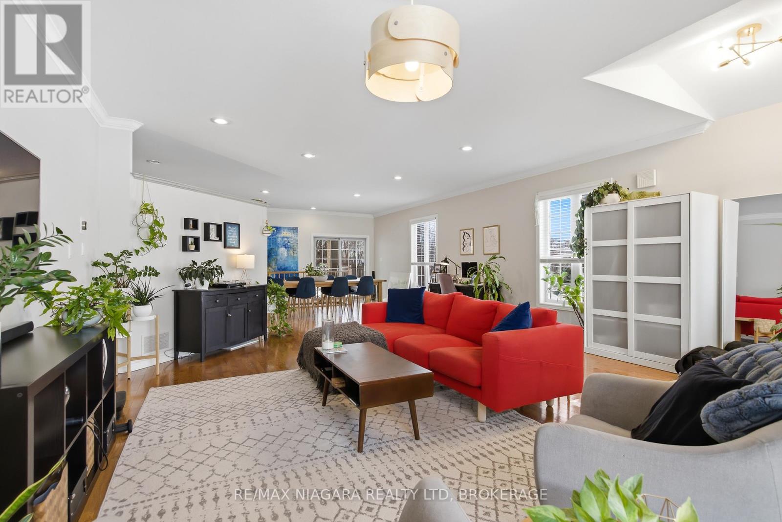 7770 Cameron Court, Niagara Falls, Ontario  L2H 3G9 - Photo 4 - X12853224