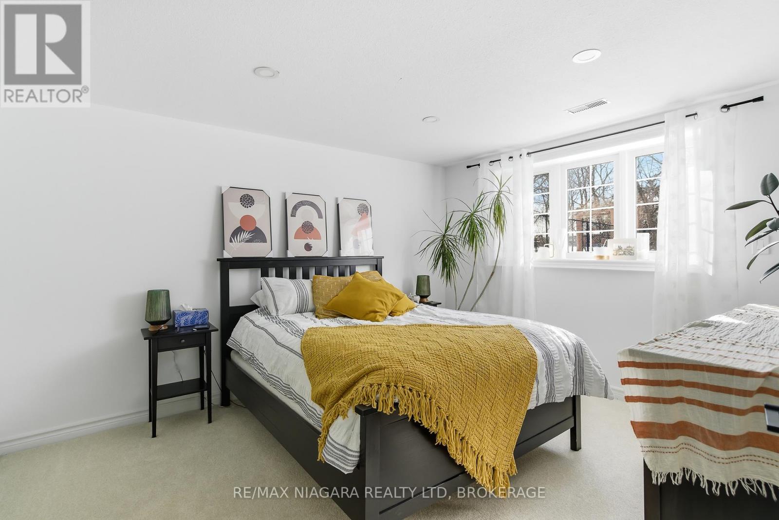 7770 Cameron Court, Niagara Falls, Ontario  L2H 3G9 - Photo 9 - X12853224