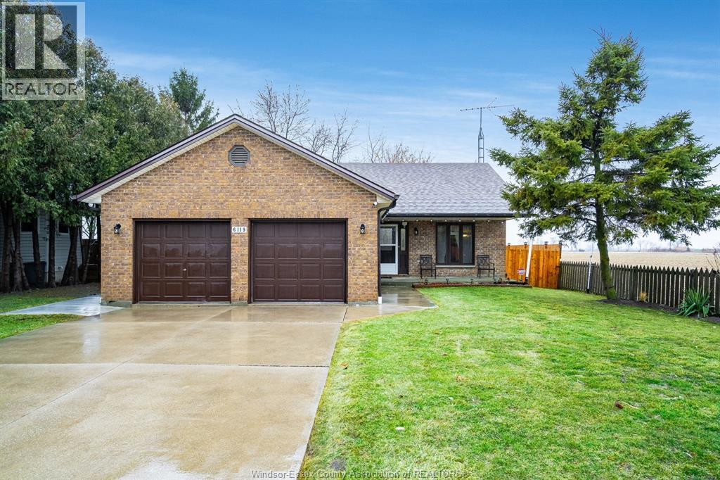 MLS# 26004721: 6119 Emerson AVENUE, Comber, Canada