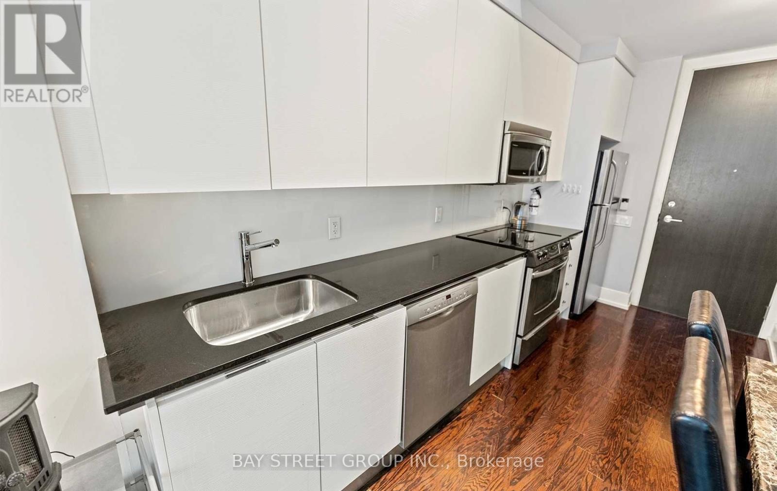 4401 - 33 Charles Street E, Toronto, Ontario  M4Y 0A2 - Photo 4 - C12853252