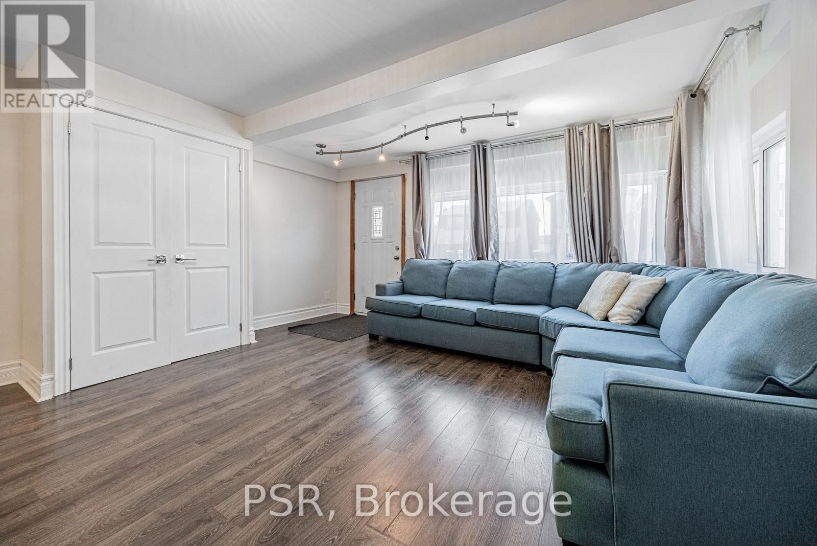 285 Robina Avenue, Toronto (Oakwood Village), Ontario  M6C 3Y9 - Photo 2 - C12853288