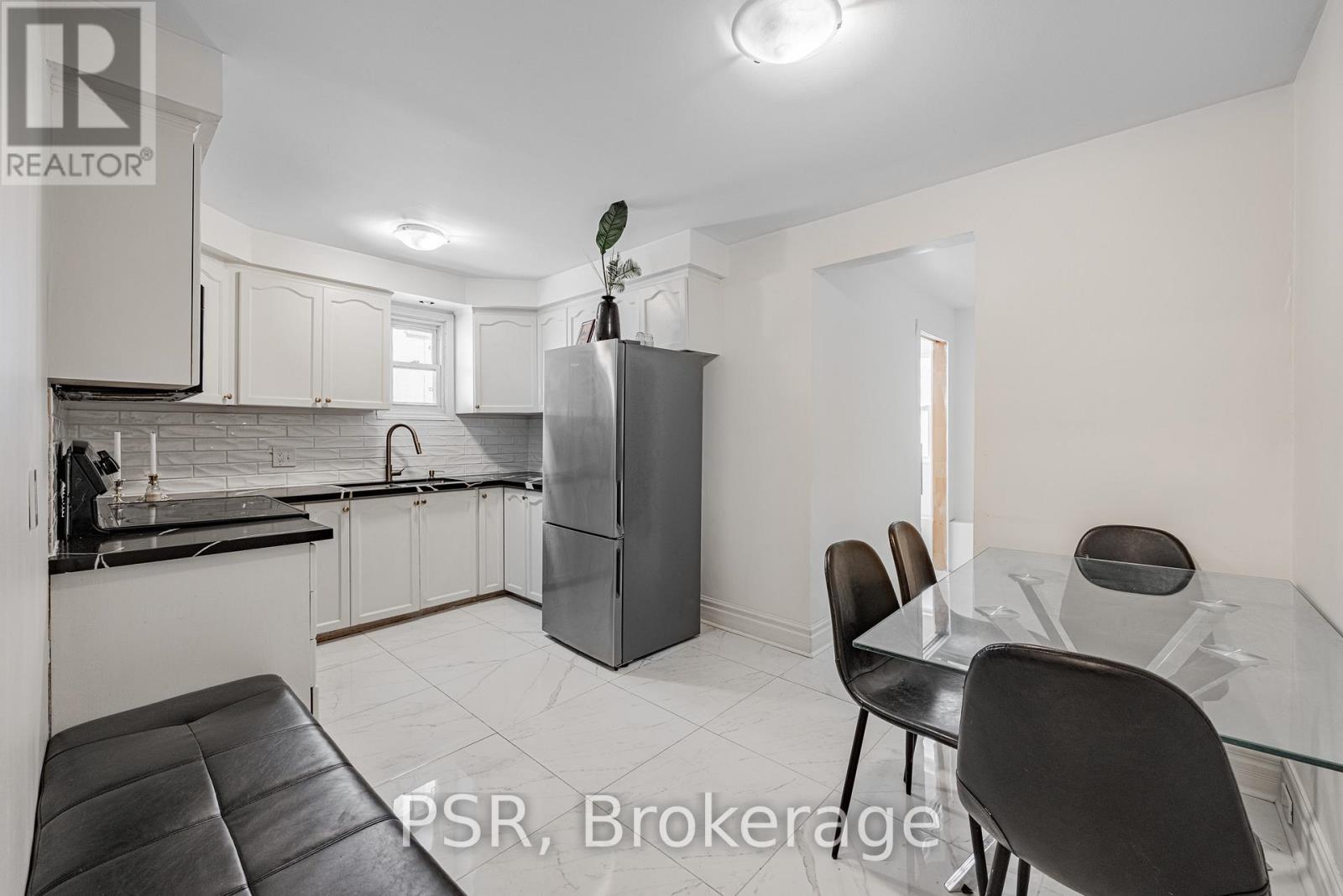 285 Robina Avenue, Toronto (Oakwood Village), Ontario  M6C 3Y9 - Photo 6 - C12853288