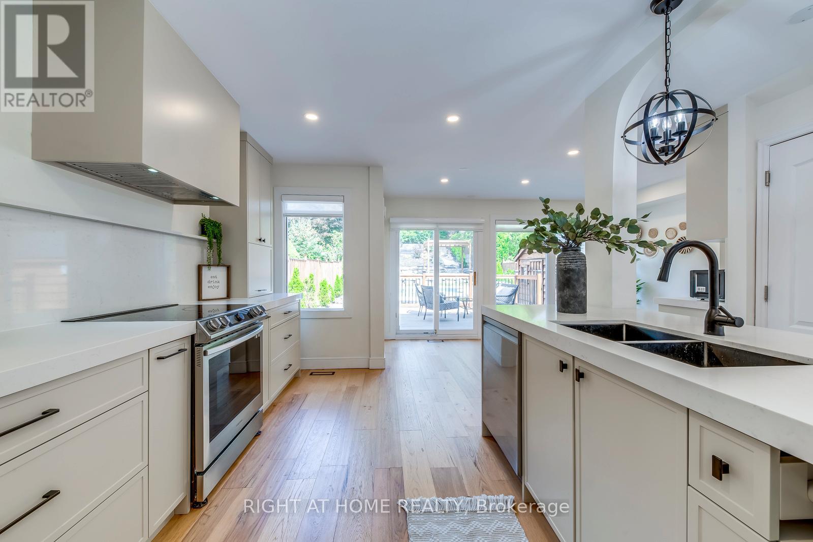 4230 Credit Pointe Drive, Mississauga, Ontario  L5M 3K2 - Photo 12 - W12674406