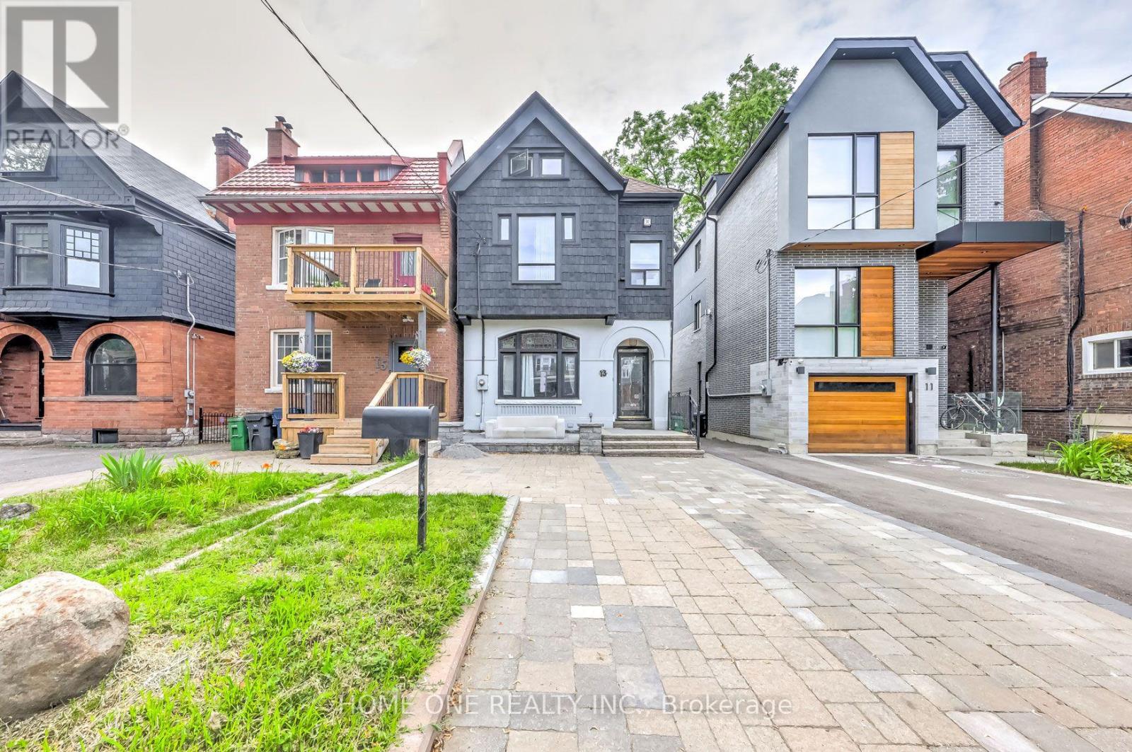 13 SIMPSON AVENUE, Toronto, Ontario