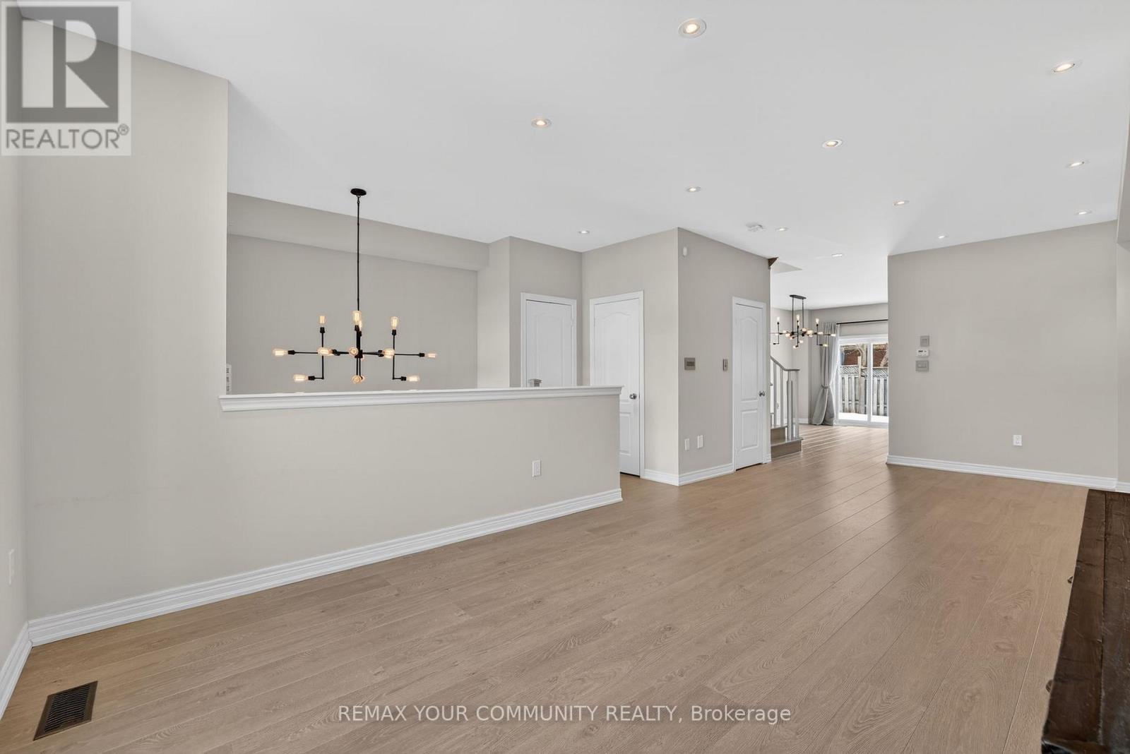 49 Matthewson Avenue, Bradford West Gwillimbury (Bradford), Ontario  L3Z 0P3 - Photo 14 - N12853208