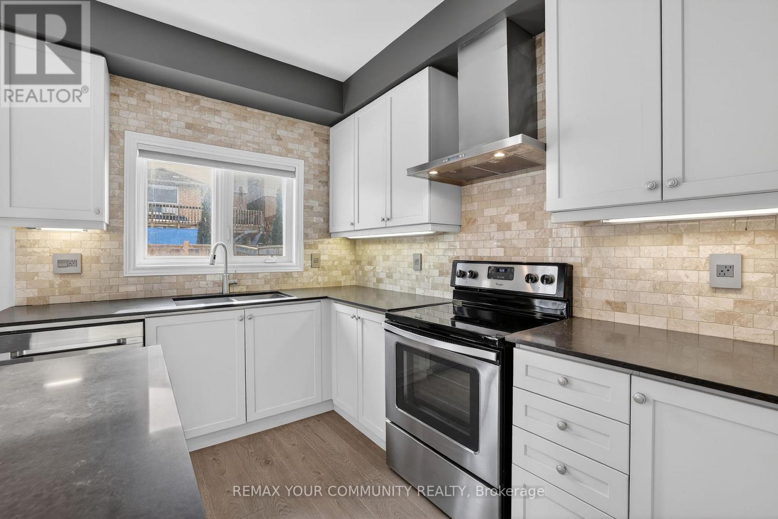 49 Matthewson Avenue, Bradford West Gwillimbury (Bradford), Ontario  L3Z 0P3 - Photo 16 - N12853208