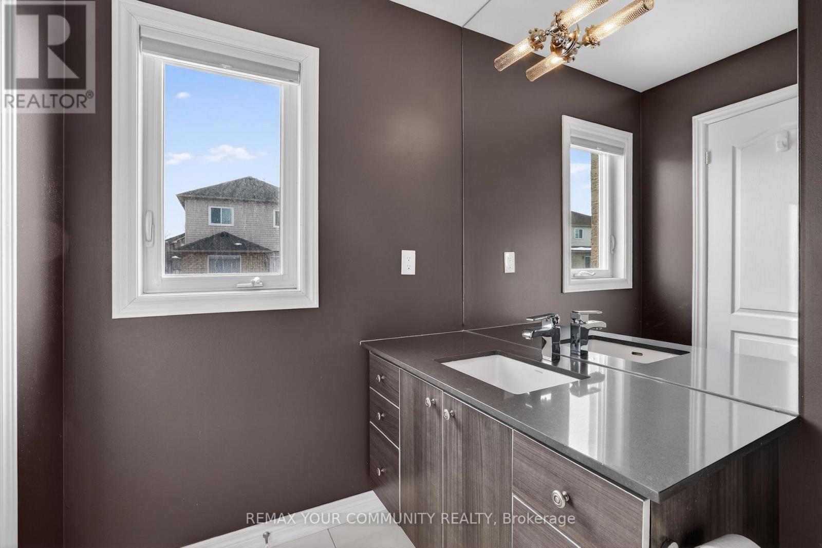 49 Matthewson Avenue, Bradford West Gwillimbury (Bradford), Ontario  L3Z 0P3 - Photo 22 - N12853208