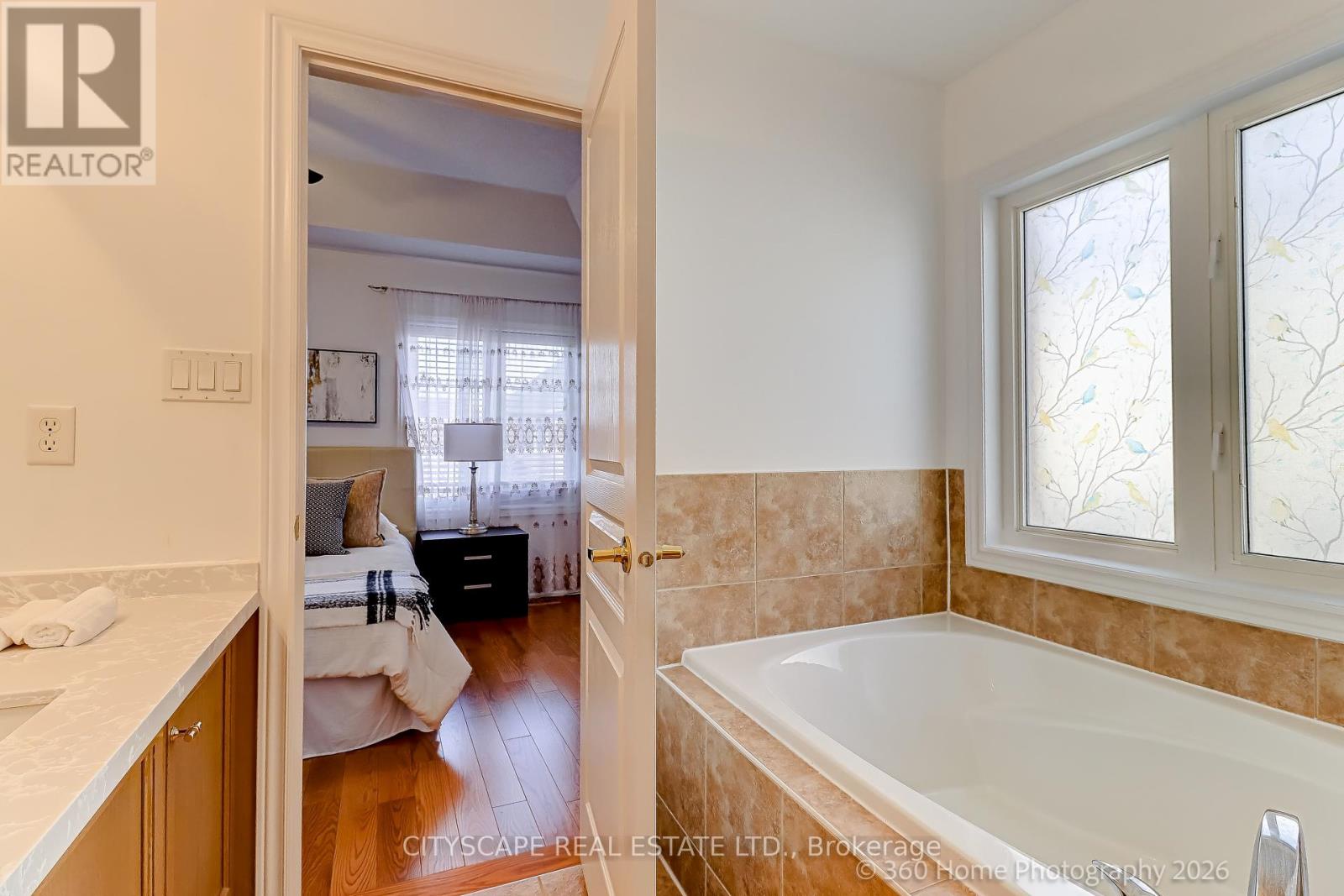 5487 Fudge Terrace, Mississauga, Ontario  L5M 0M9 - Photo 20 - W12853196