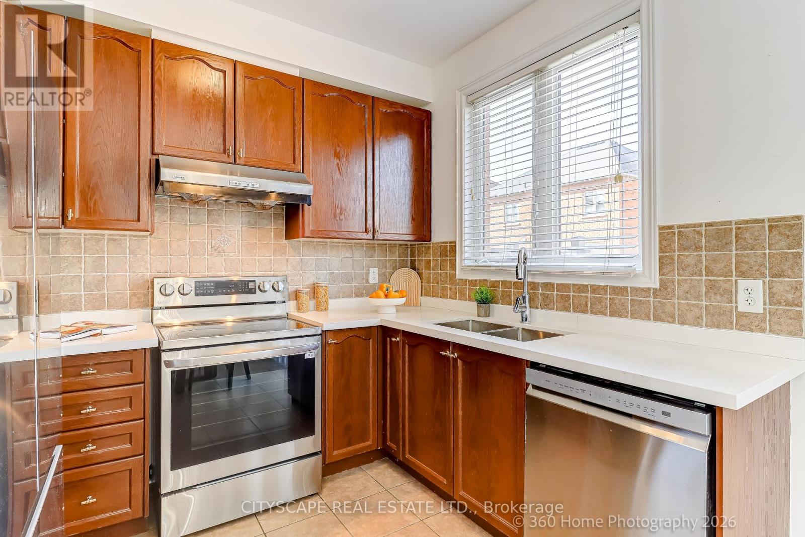 5487 Fudge Terrace, Mississauga, Ontario  L5M 0M9 - Photo 6 - W12853196