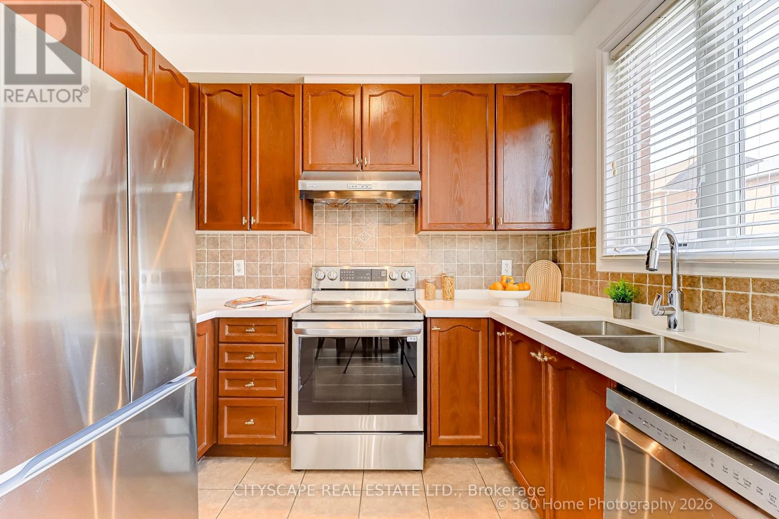 5487 Fudge Terrace, Mississauga, Ontario  L5M 0M9 - Photo 7 - W12853196