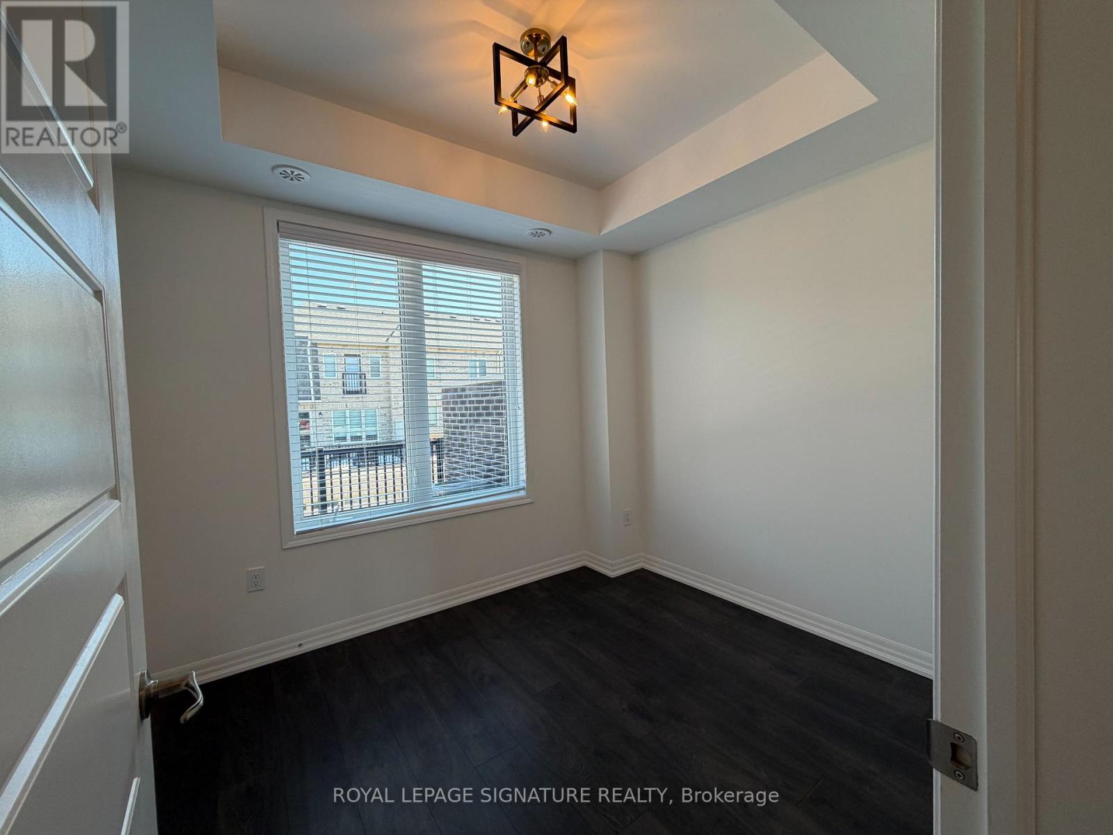 112 Burnhamthorpe Road E, Oakville (Go Glenorchy), Ontario  L6H 0X8 - Photo 10 - W12853246