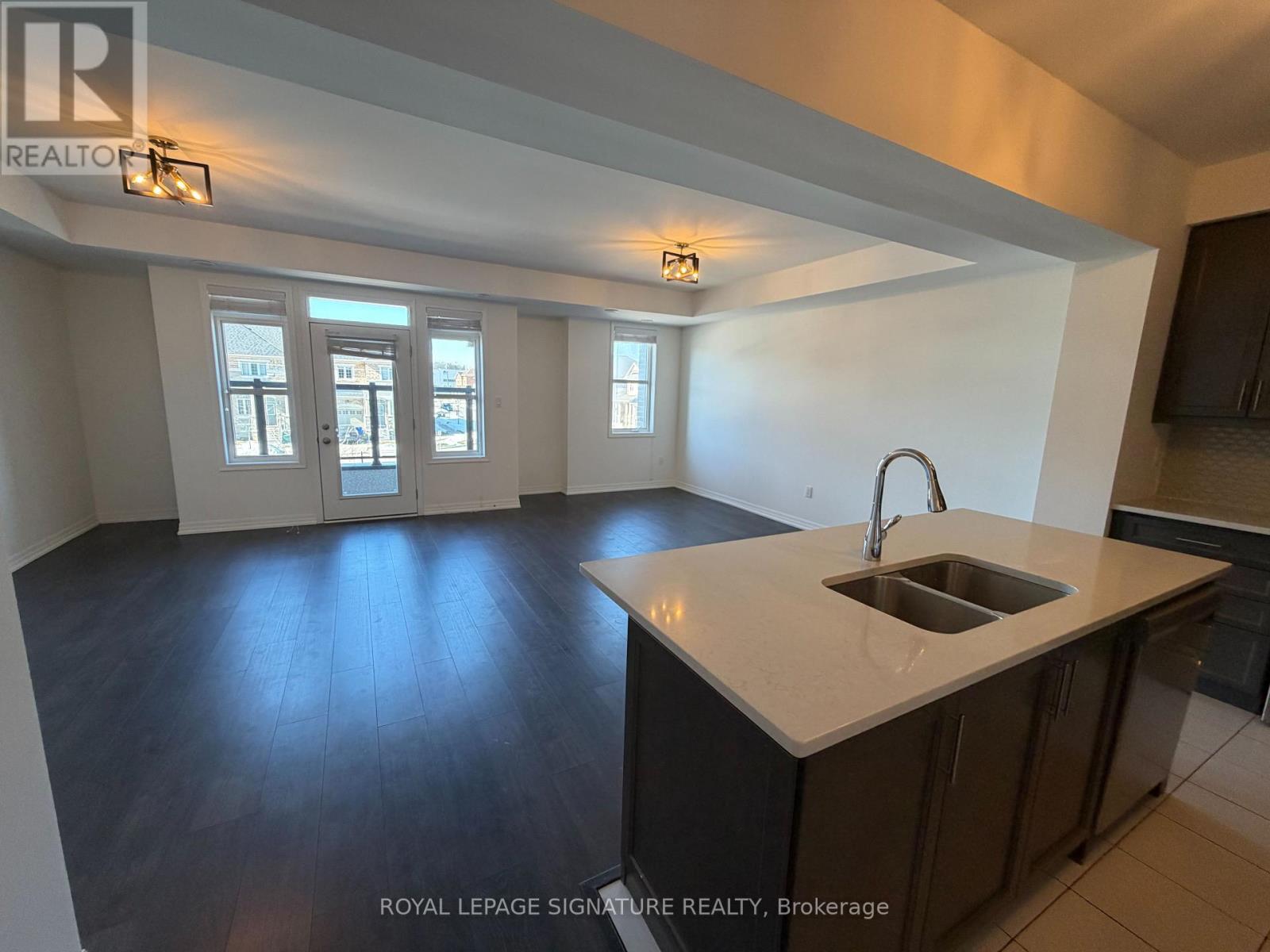 112 Burnhamthorpe Road E, Oakville (Go Glenorchy), Ontario  L6H 0X8 - Photo 4 - W12853246