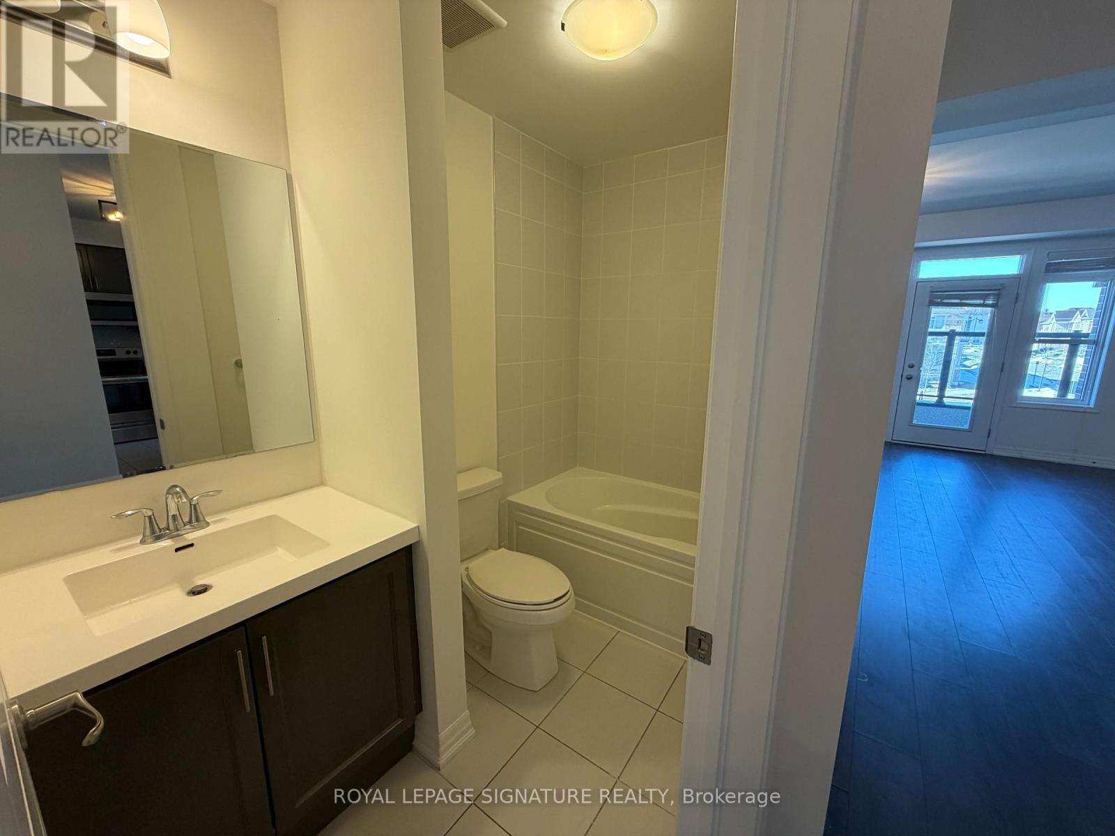 112 Burnhamthorpe Road E, Oakville (Go Glenorchy), Ontario  L6H 0X8 - Photo 9 - W12853246