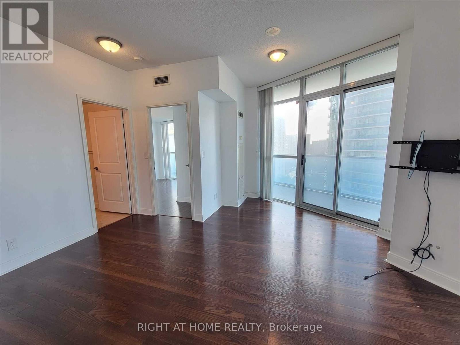 1206 - 80 Absolute Avenue, Mississauga (City Centre), Ontario  L4Z 0A5 - Photo 6 - W12853276