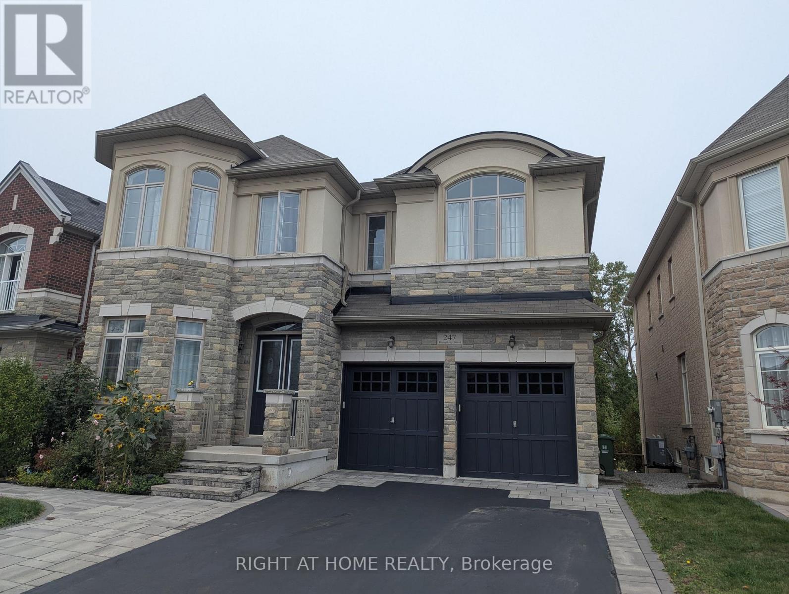 247 HUMPHREY STREET, hamilton (waterdown), Ontario