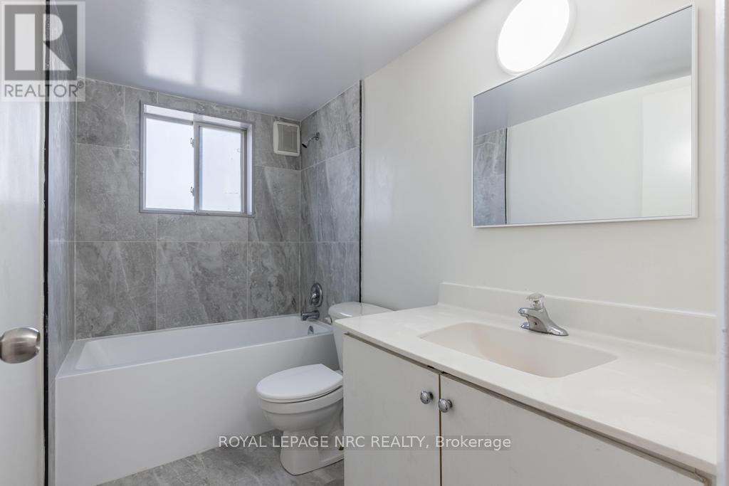 Unit 202 - 14 John Street, Grimsby, Ontario  L3M 1X5 - Photo 11 - X12853158