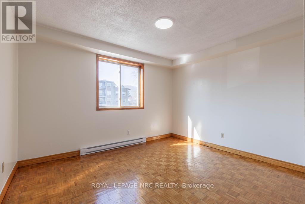 Unit 202 - 14 John Street, Grimsby, Ontario  L3M 1X5 - Photo 12 - X12853158