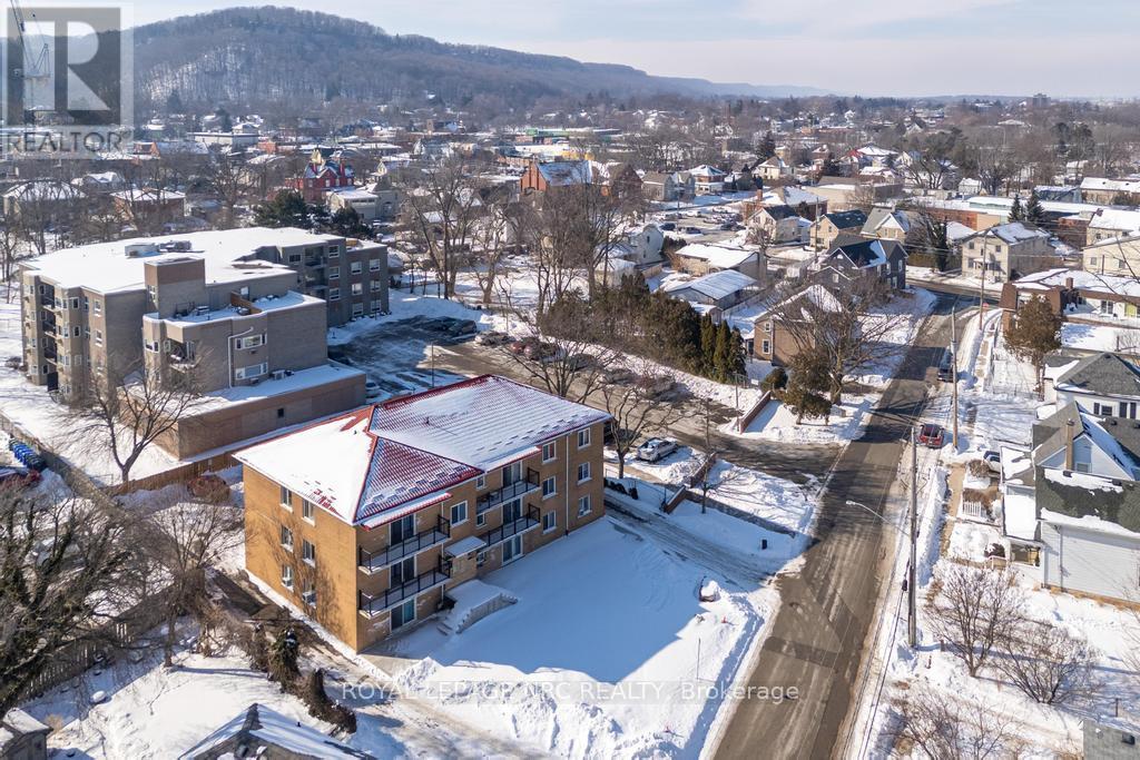 Unit 202 - 14 John Street, Grimsby, Ontario  L3M 1X5 - Photo 17 - X12853158