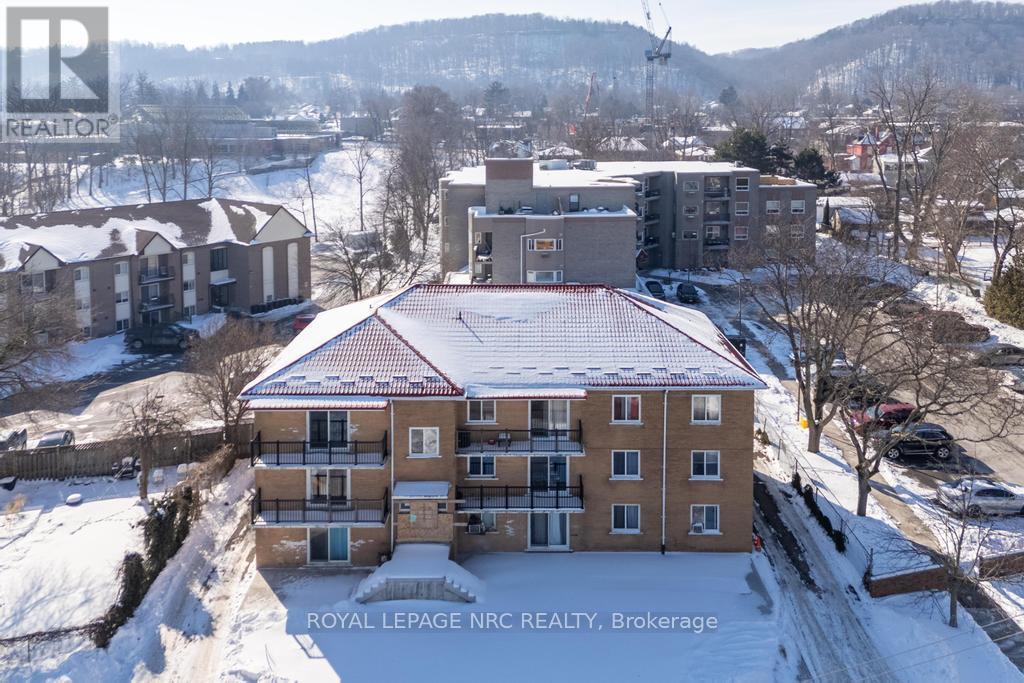 Unit 202 - 14 John Street, Grimsby, Ontario  L3M 1X5 - Photo 18 - X12853158