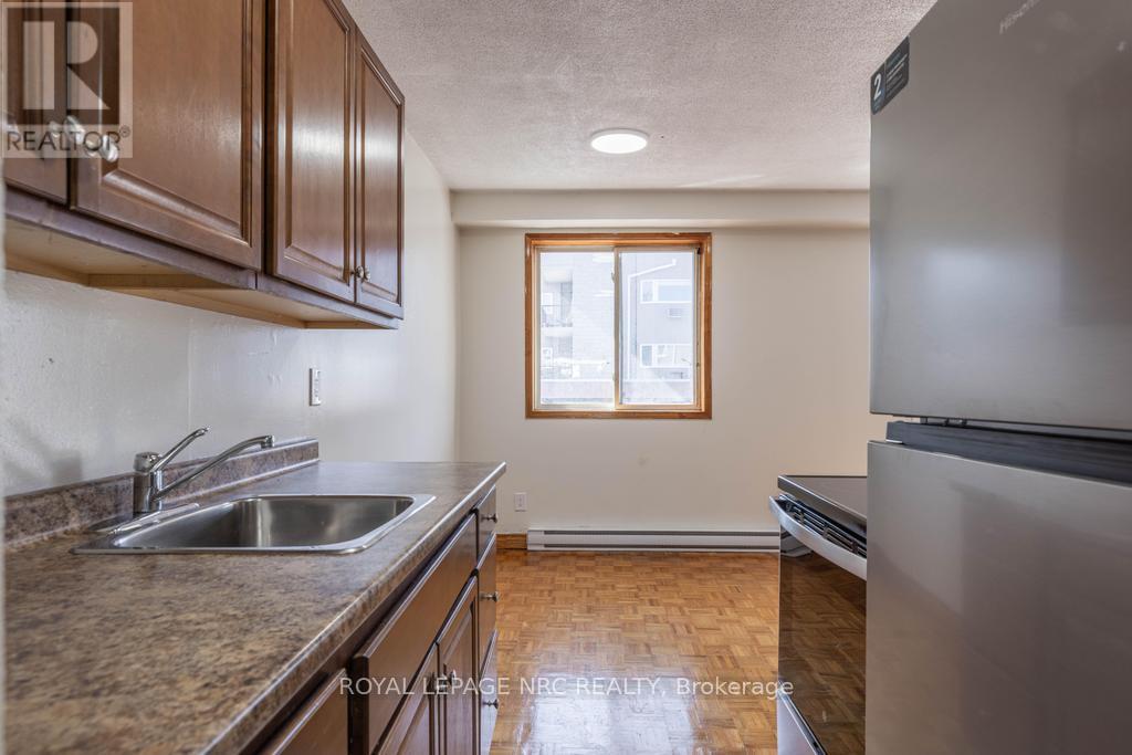 Unit 202 - 14 John Street, Grimsby, Ontario  L3M 1X5 - Photo 4 - X12853158