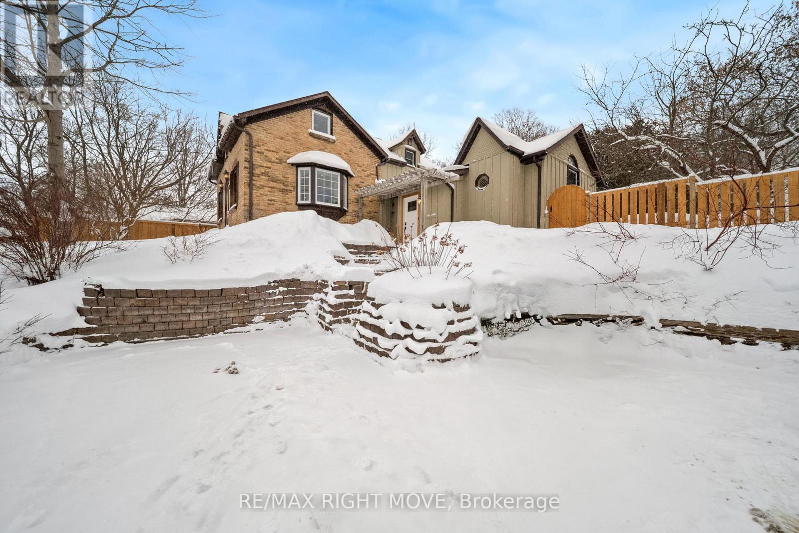 27 Durham St Street, Grey Highlands, Ontario  N0C 1E0 - Photo 3 - X12853302